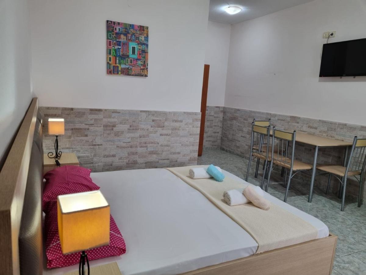 מטהמורפוסי Anna Christina Apartments מראה חיצוני תמונה
