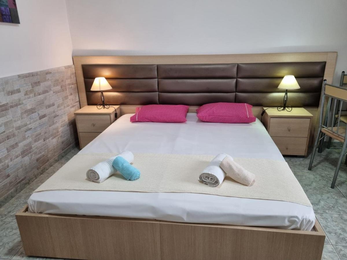 מטהמורפוסי Anna Christina Apartments מראה חיצוני תמונה